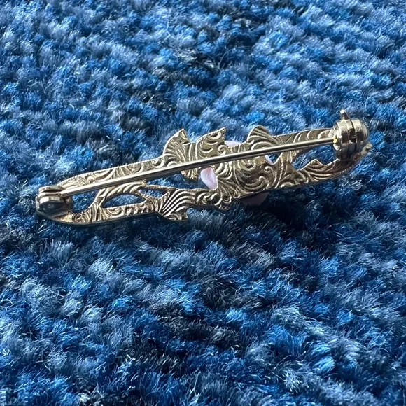 🔥Dainty Pink/Blush Porcelain Rose Bar Pin Gold Tone - Picture 3 of 4